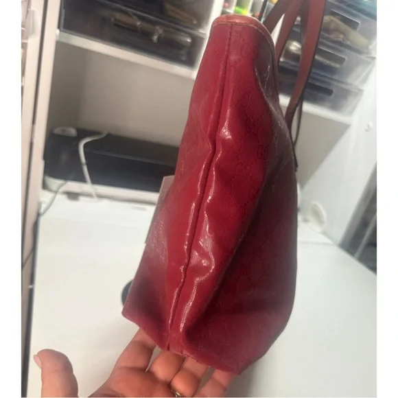 325. Red Gucci Tote Bag - Picture 13 of 16
